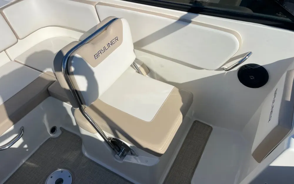 slider 8 Bayliner VR5 Cuddy