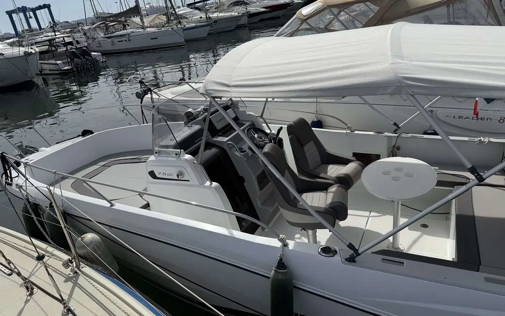 slider 1 Jeanneau Cap Camarat 7.5 CC