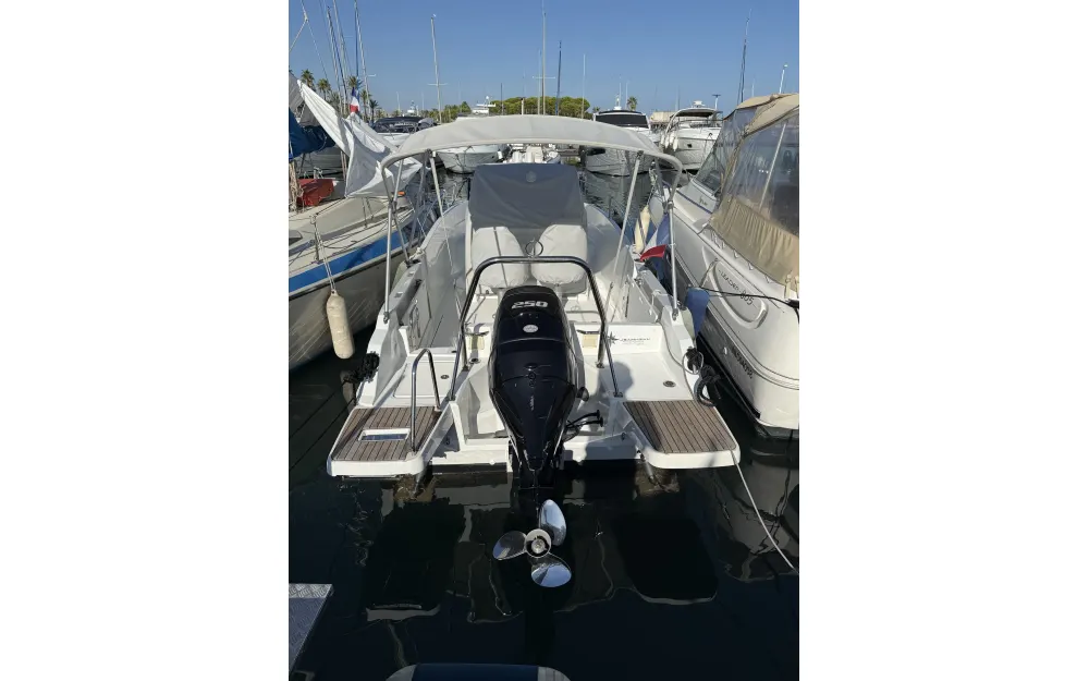 slider 4 Jeanneau Cap Camarat 6.5 CC Serie 3