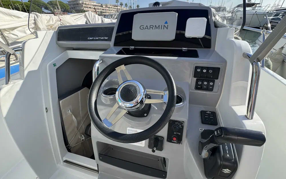 slider 6 Jeanneau Cap Camarat 7.5 CC