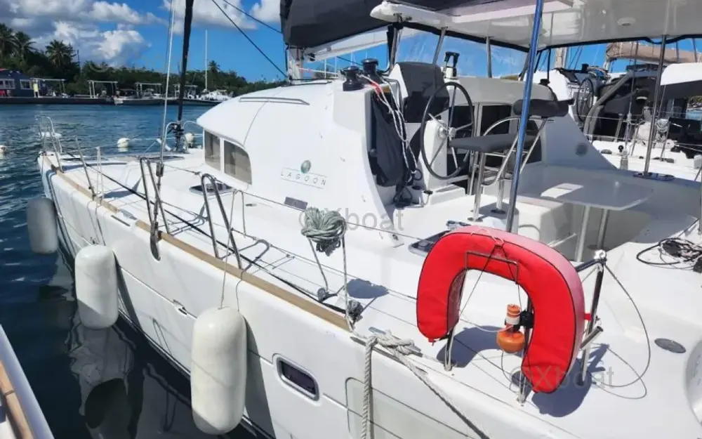 slider 1 Lagoon  380 S2