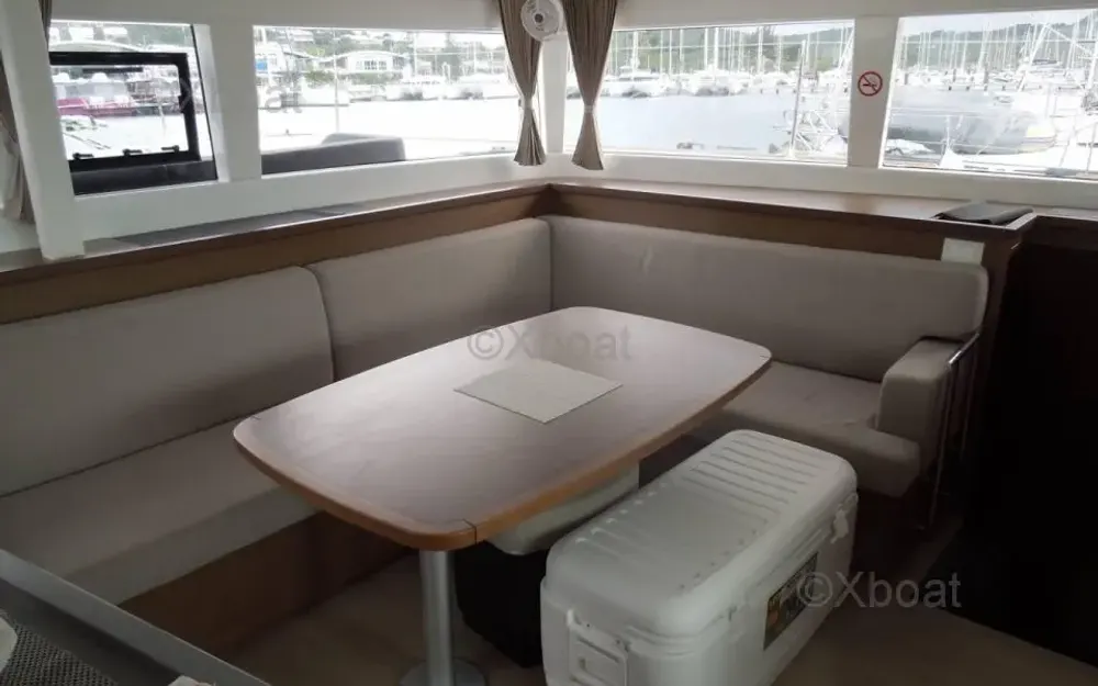 slider 11 Lagoon  450 Sport Top