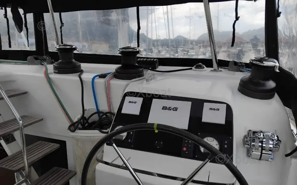 slider 6 Lagoon  450 Sport Top