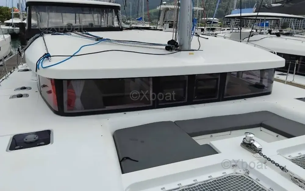 slider 8 Lagoon  450 Sport Top