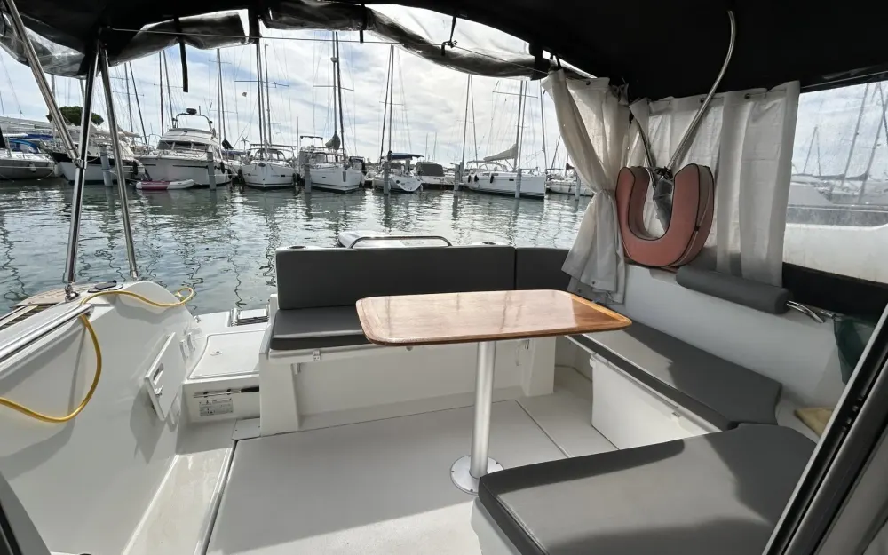 slider 2 Beneteau Antares 8 OB