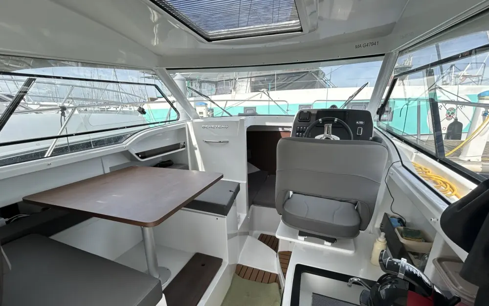 slider 5 Beneteau Antares 8 OB