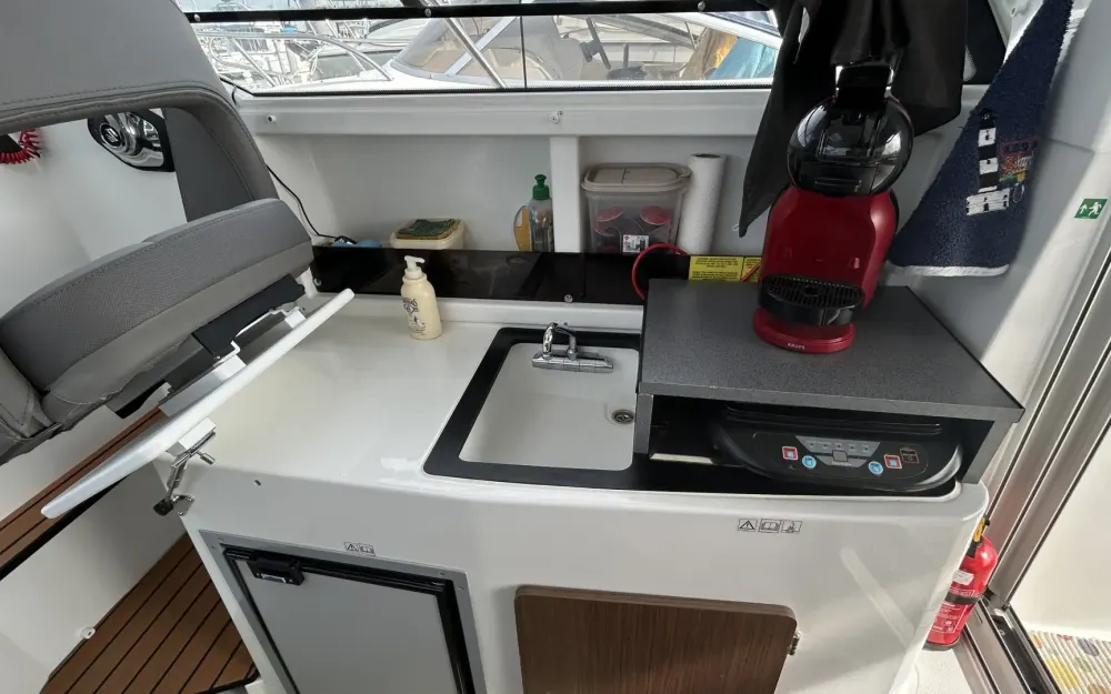slider 6 Beneteau Antares 8 OB