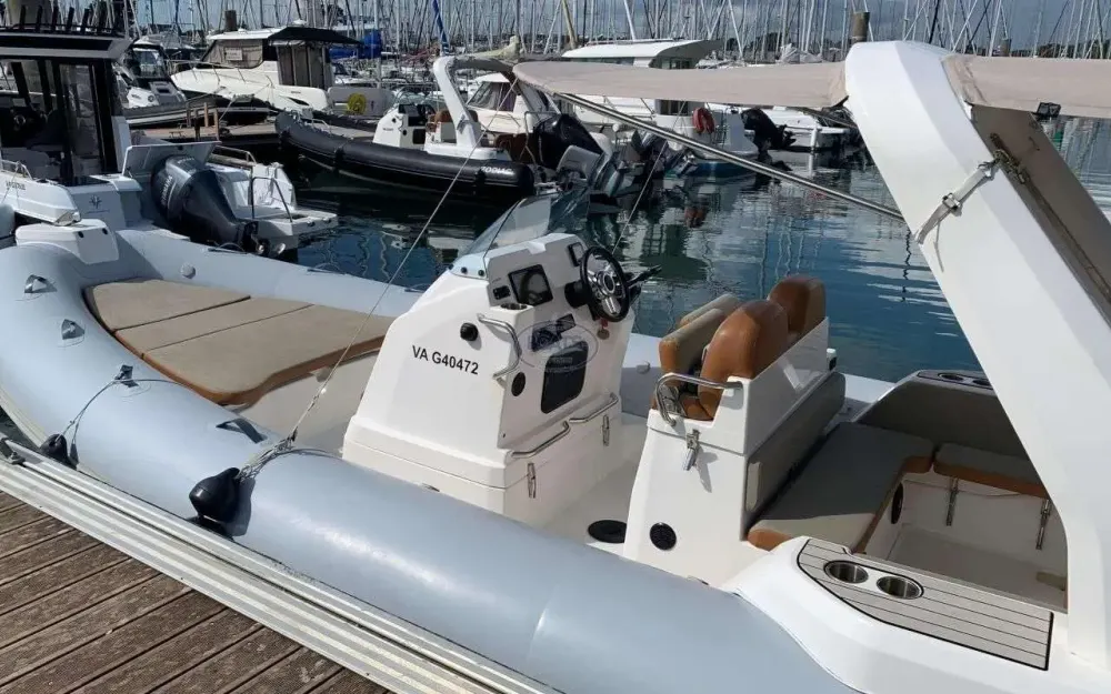 slider 9 Zodiac Medline 750 LE