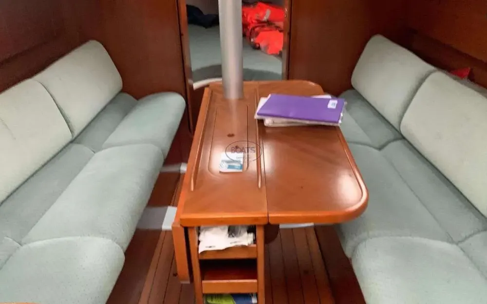 slider 8 Beneteau Oceanis 300