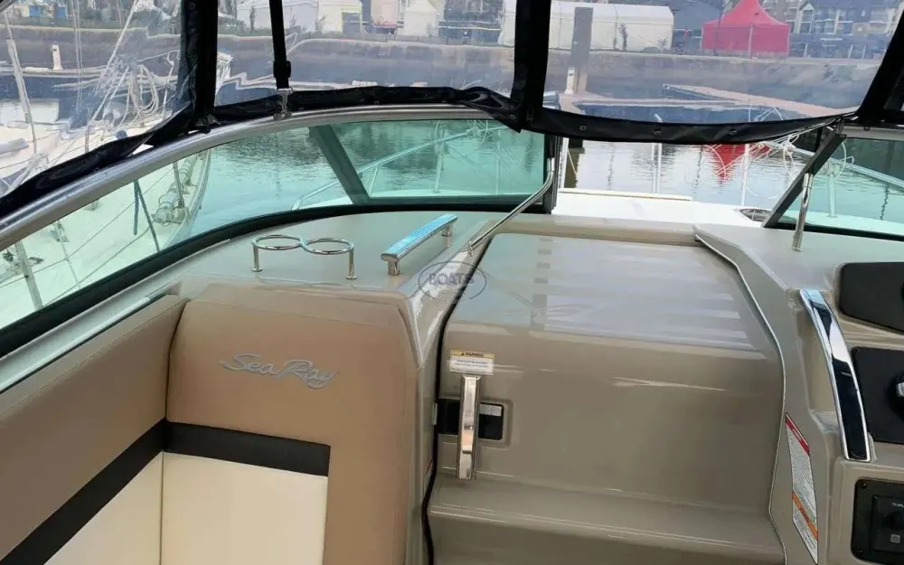 slider 5 Sea Ray Sundancer 265