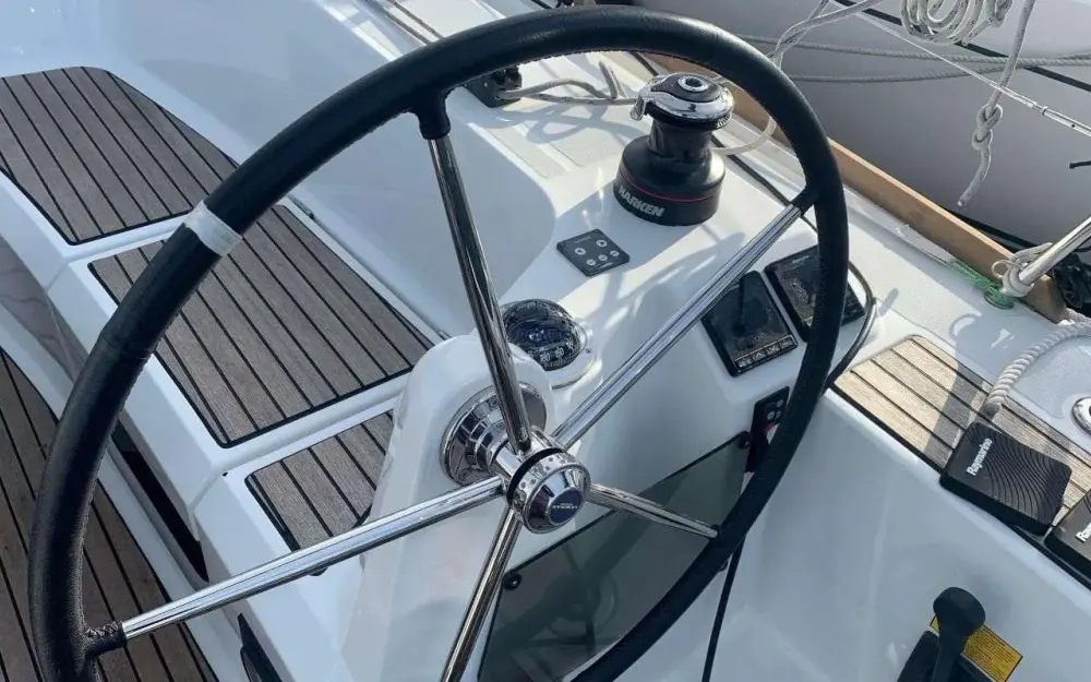 slider 10 Jeanneau Sun Odyssey 349