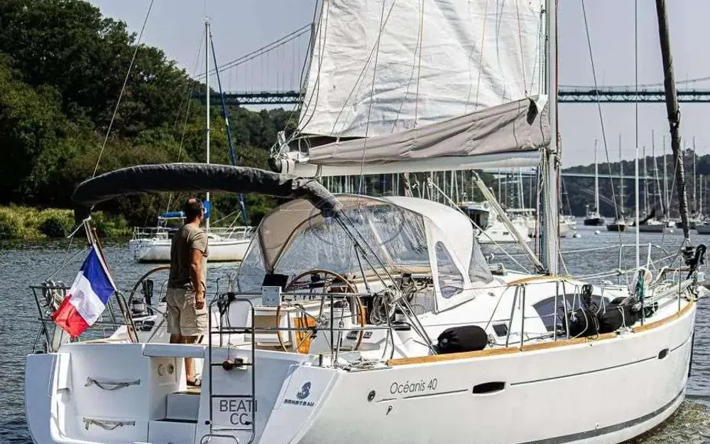 slider 1 Beneteau Oceanis 40