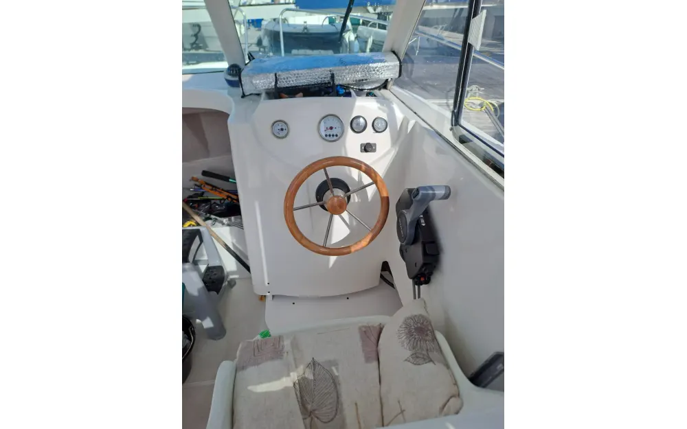 slider 10 Beneteau Antares 620 Fishing