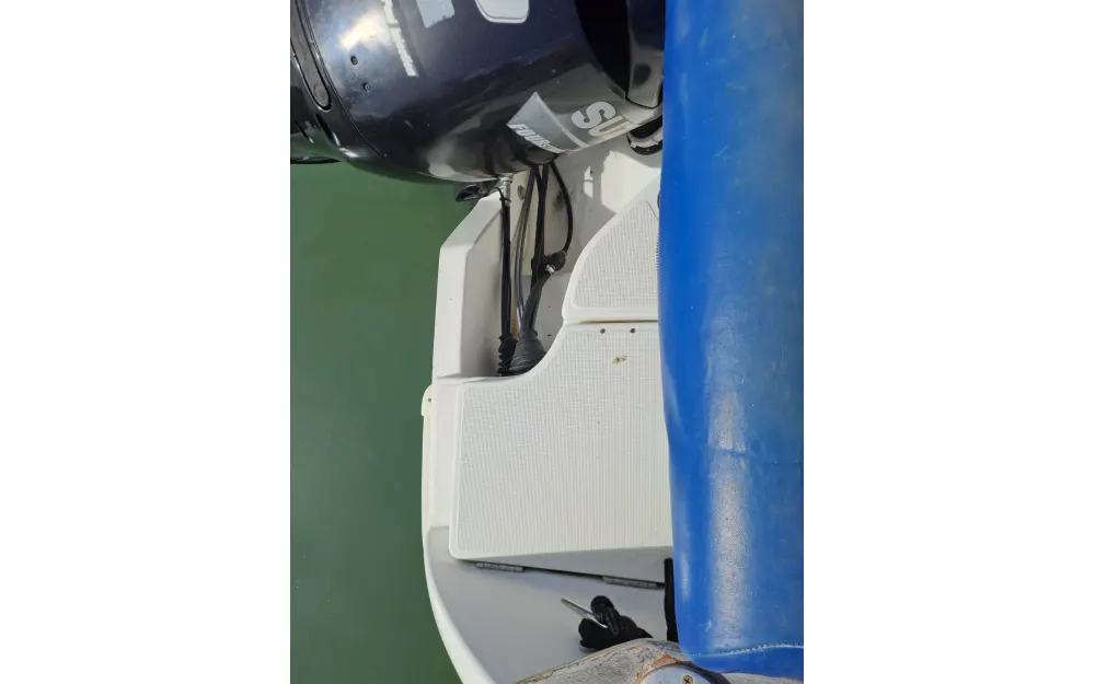 slider 12 Beneteau Antares 620 Fishing