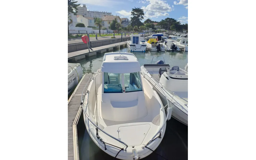 slider 2 Beneteau Antares 620 Fishing
