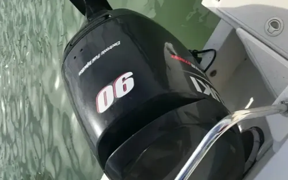 slider 3 Beneteau Antares 620 Fishing