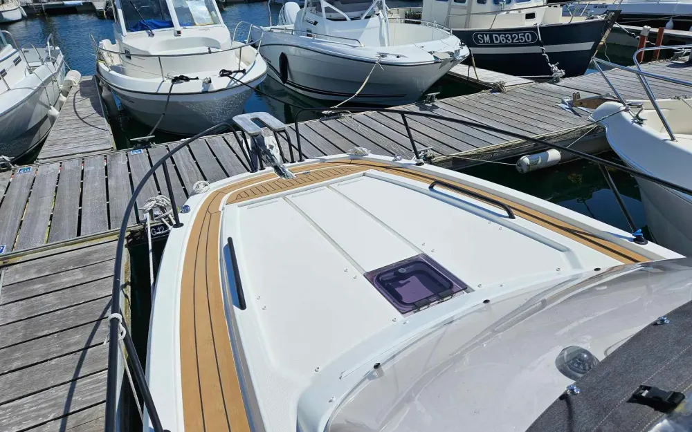 slider 1 Beneteau Flyer 8 SUNdeck