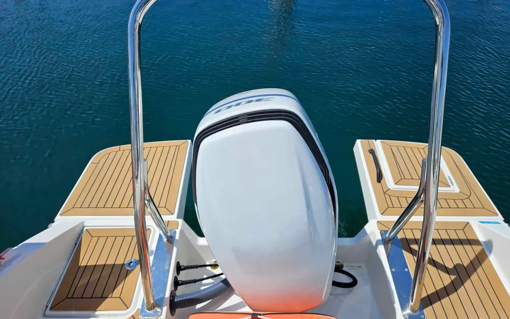 slider 4 Beneteau Flyer 8 SUNdeck
