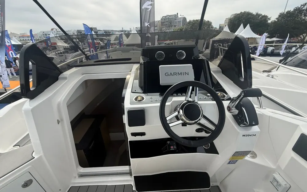 slider 6 Karnic R8-HT