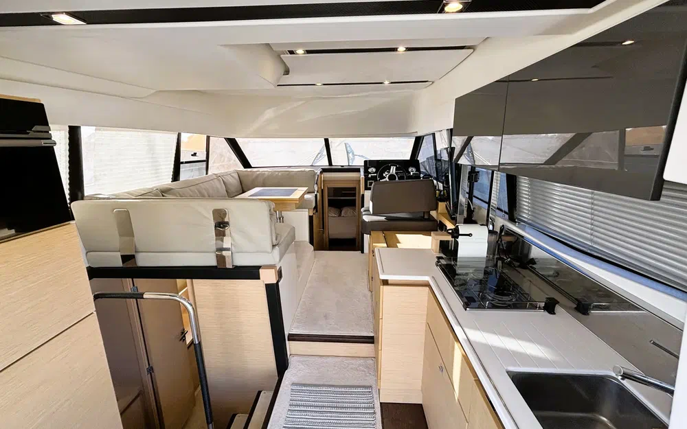 slider 9 Prestige Yachts 420 Fly