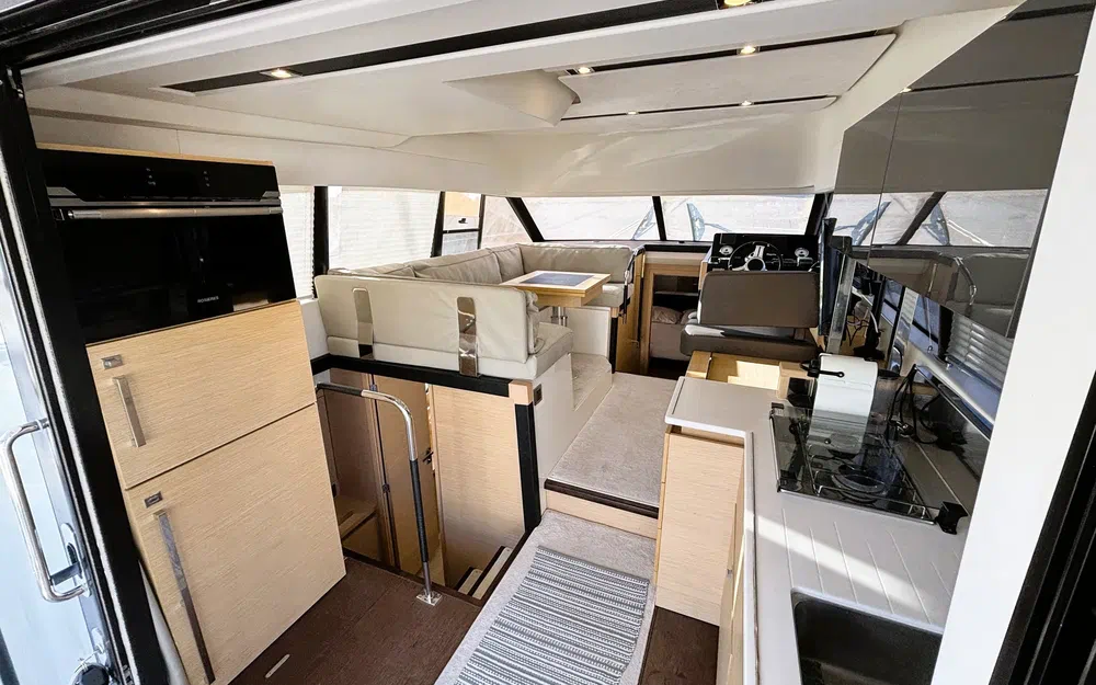slider 10 Prestige Yachts 420 Fly