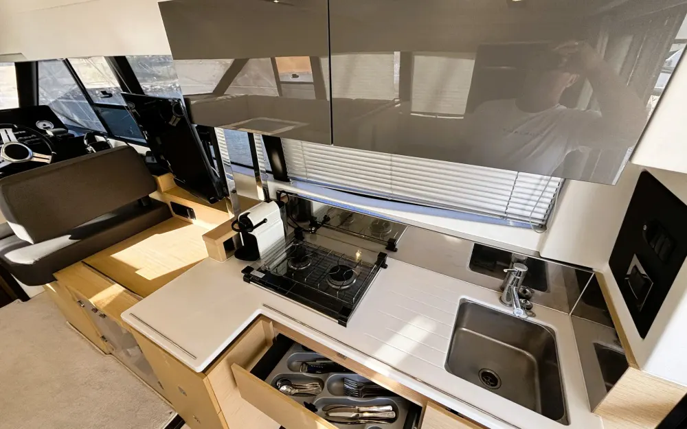 slider 12 Jeanneau Prestige 420 Fly