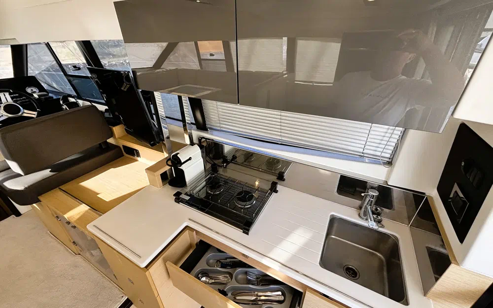 slider 12 Prestige Yachts 420 Fly