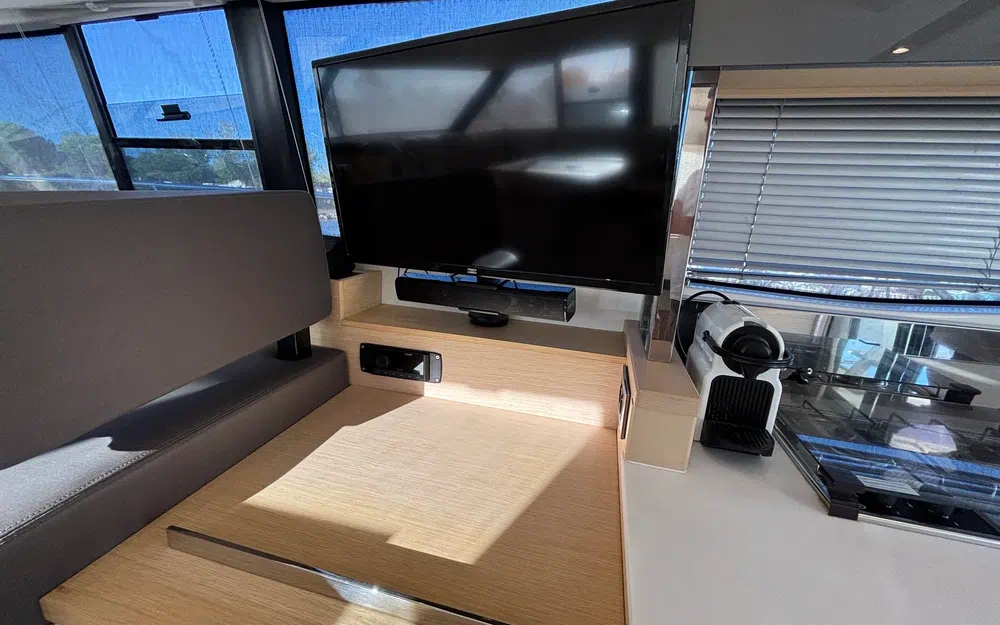 slider 15 Prestige Yachts 420 Fly
