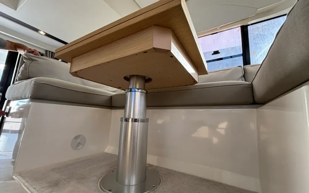 slider 18 Jeanneau Prestige 420 Fly