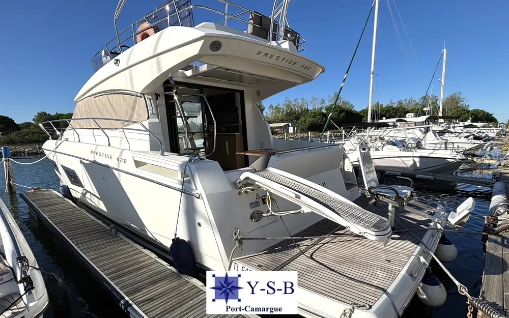 slider 0 Prestige Yachts 420 Fly