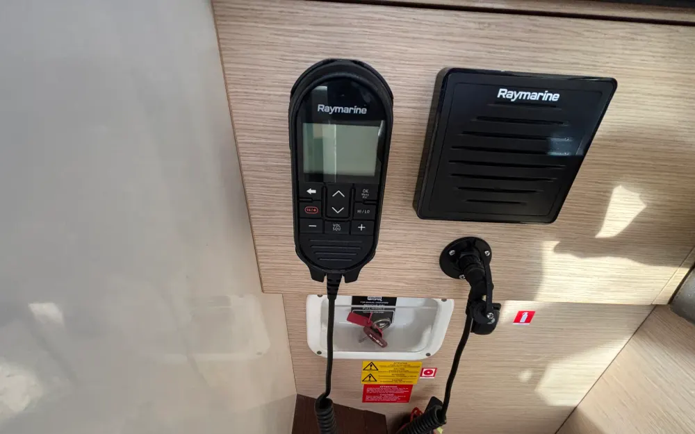 slider 19 Jeanneau Prestige 420 Fly