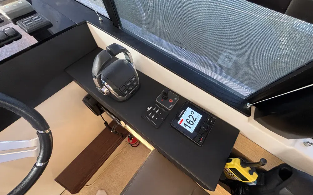 slider 21 Jeanneau Prestige 420 Fly