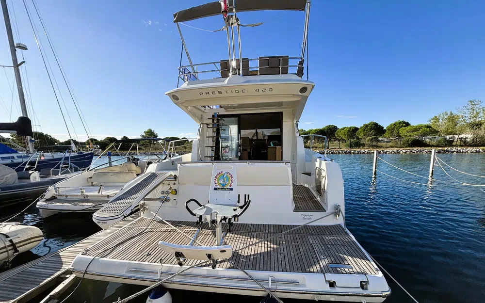slider 2 Prestige Yachts 420 Fly
