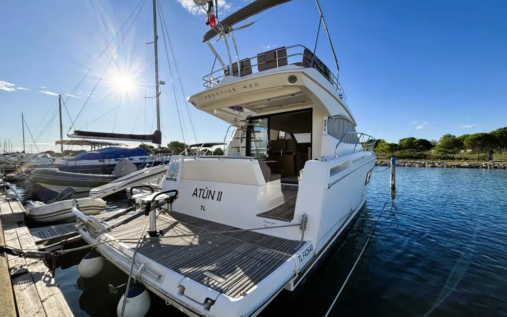 slider 3 Jeanneau Prestige 420 Fly