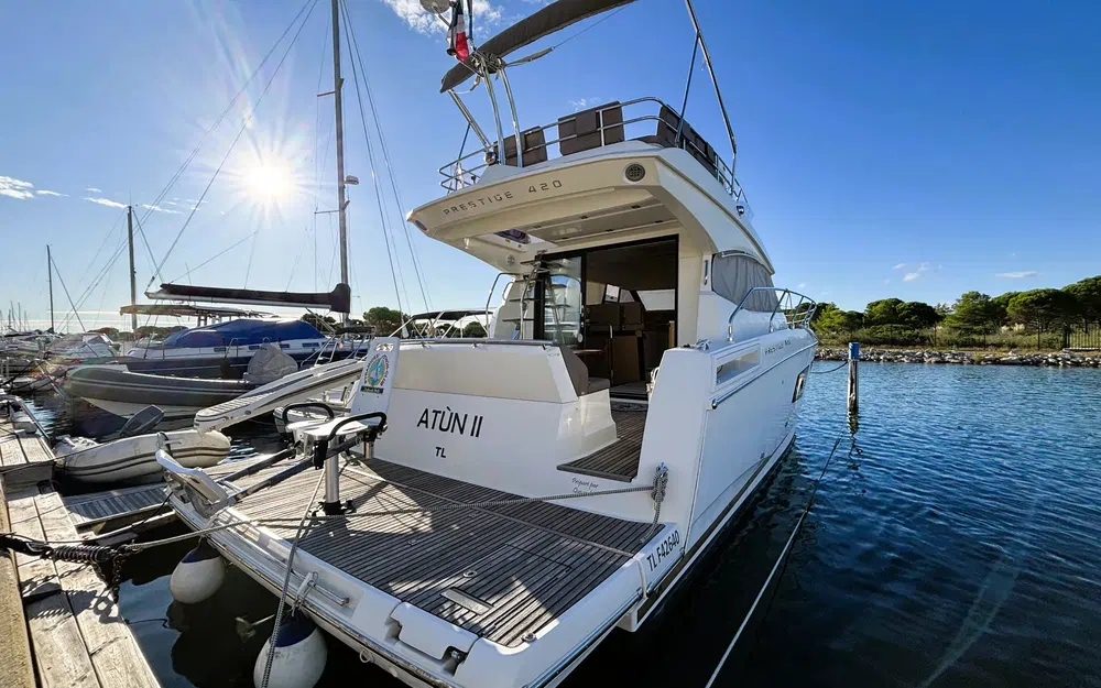 slider 3 Prestige Yachts 420 Fly