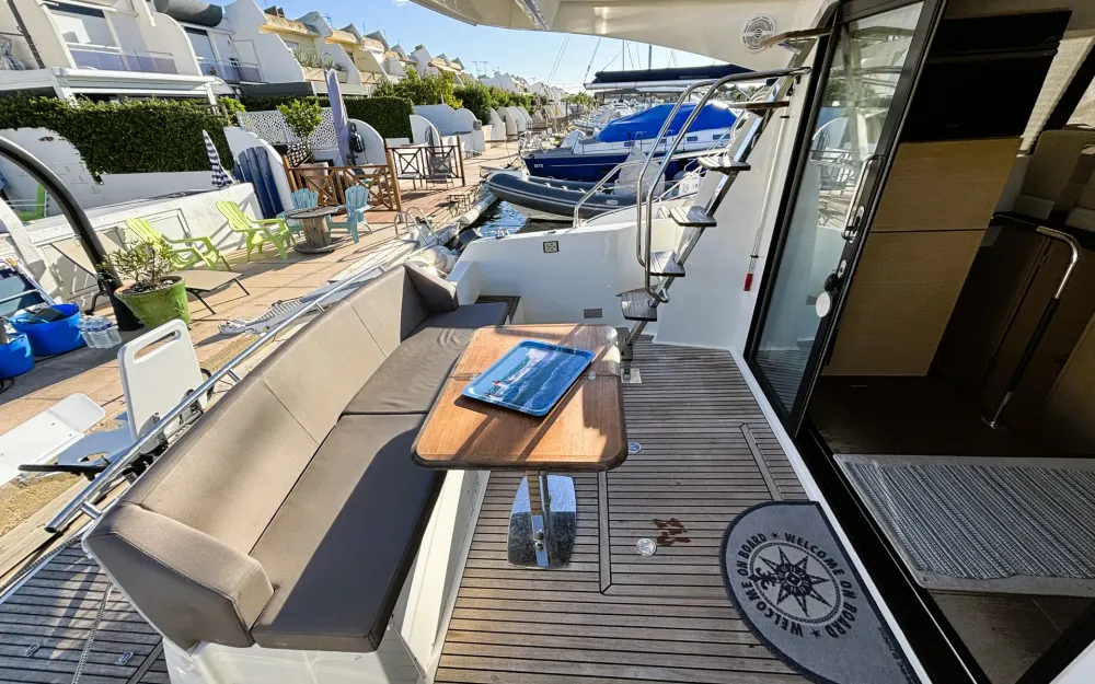 slider 5 Jeanneau Prestige 420 Fly