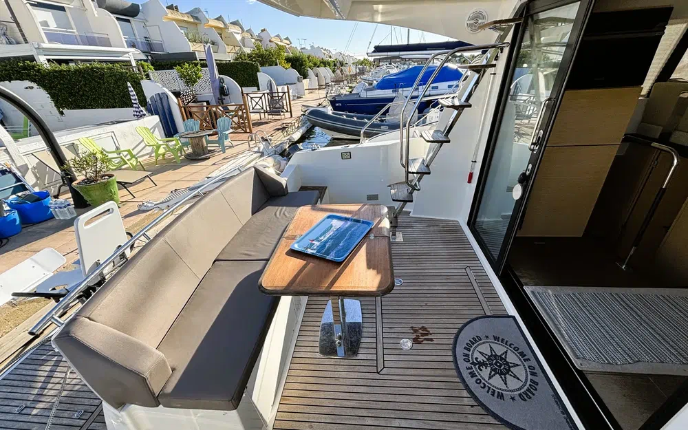 slider 5 Prestige Yachts 420 Fly