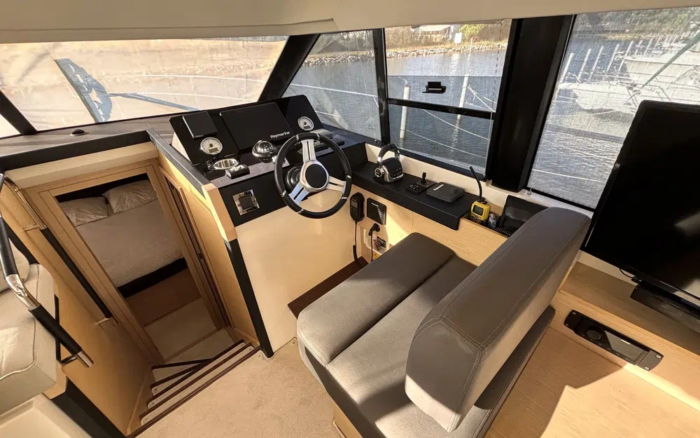 slider 6 Prestige Yachts 420 Fly