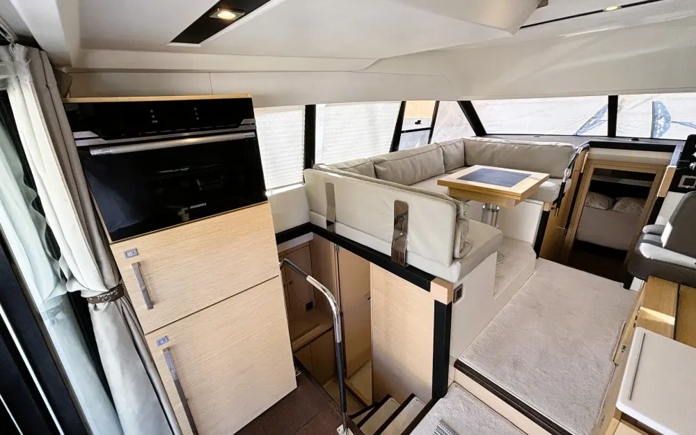 slider 7 Jeanneau Prestige 420 Fly
