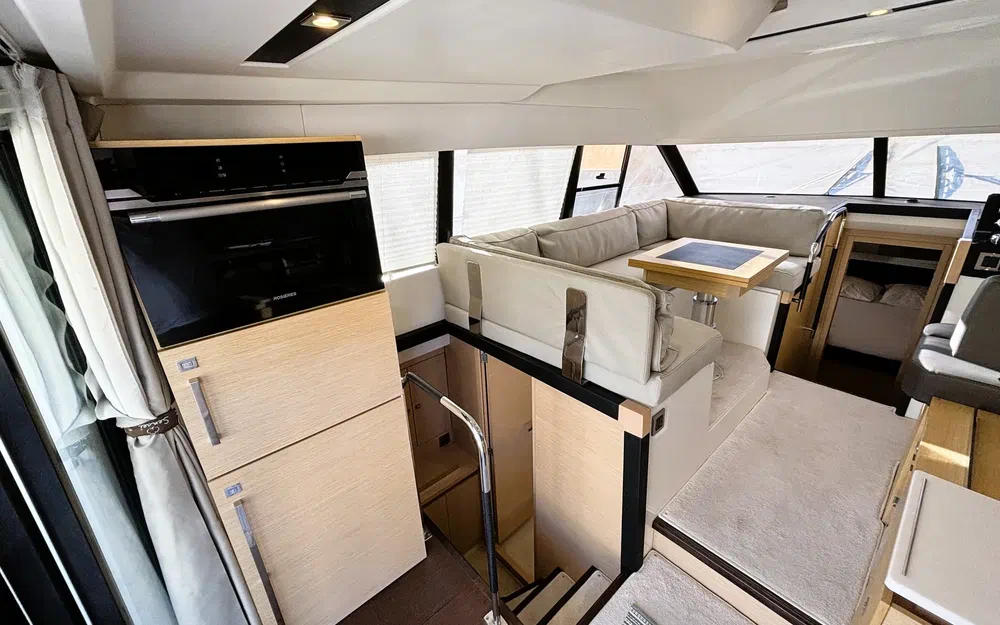 slider 7 Prestige Yachts 420 Fly