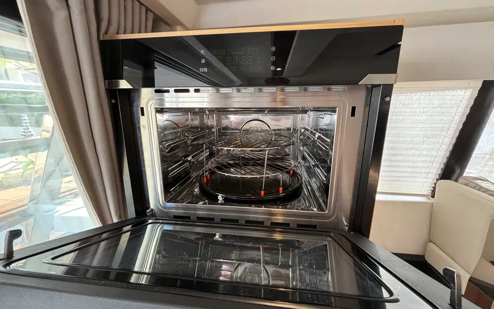 slider 8 Prestige Yachts 420 Fly