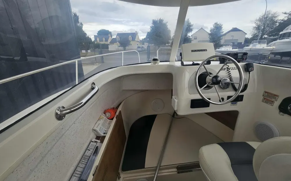 slider 10 Quicksilver  500 Pilothouse