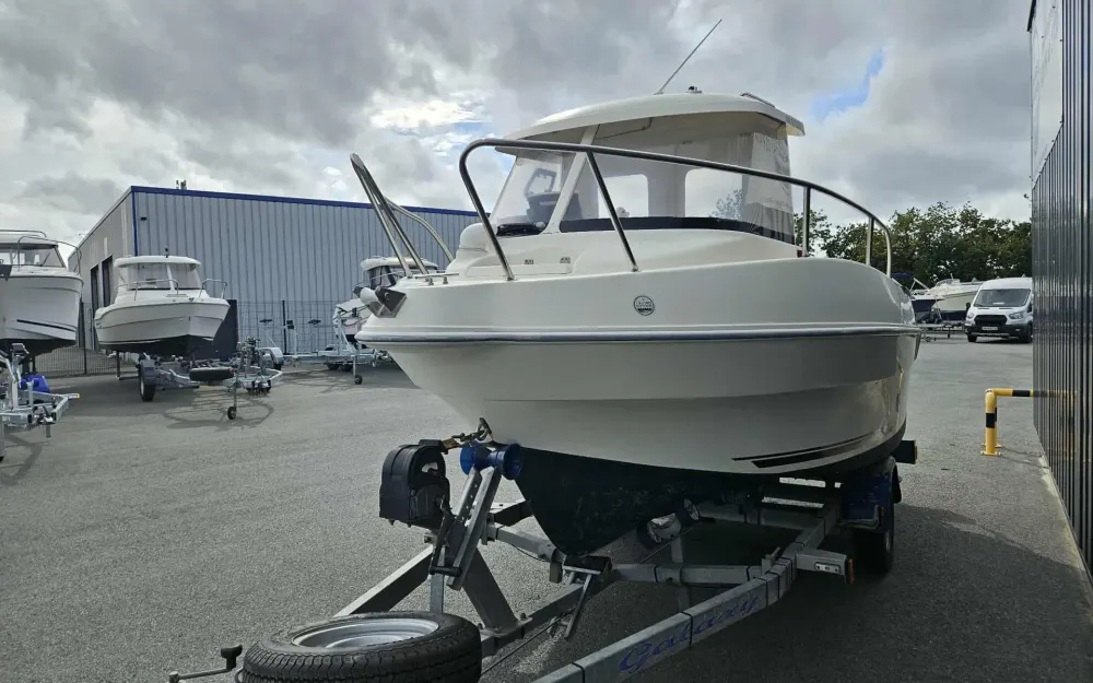slider 13 Quicksilver  500 Pilothouse