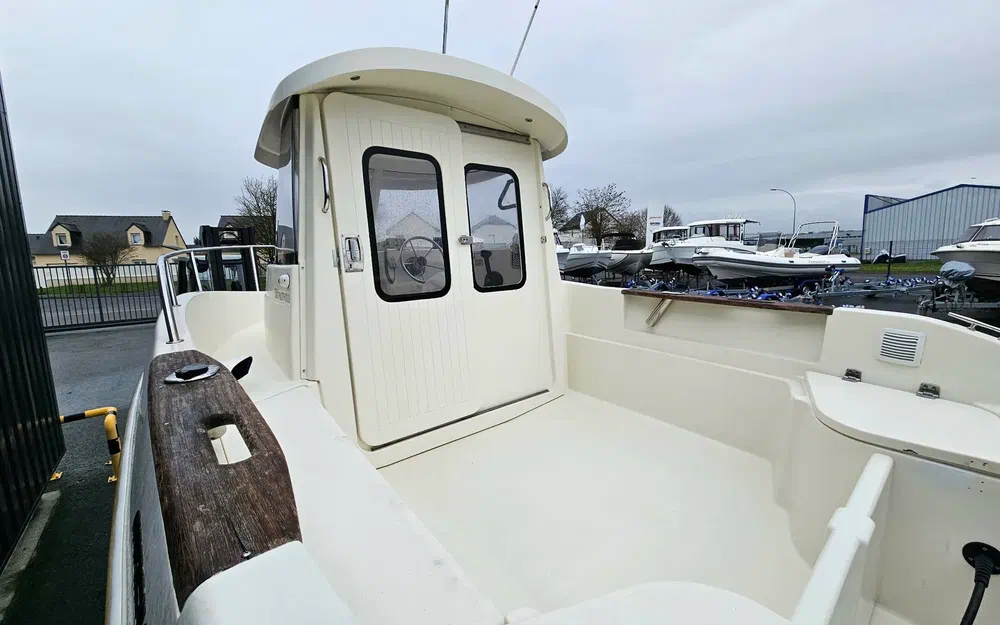 slider 18 Quicksilver 500 Pilothouse