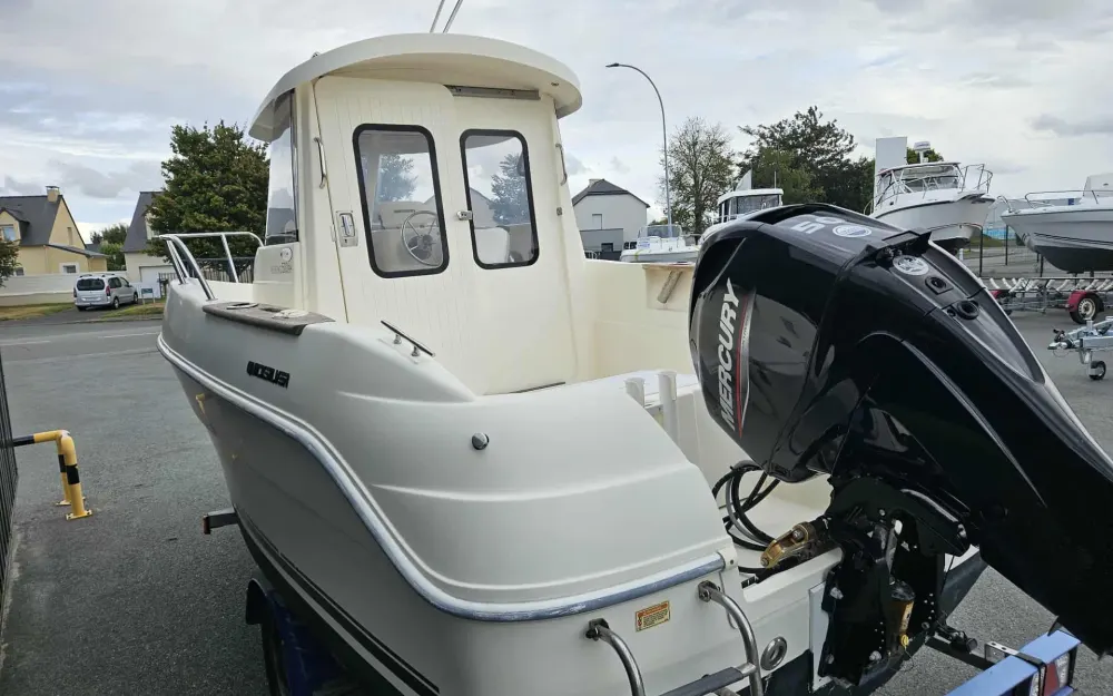 slider 1 Quicksilver  500 Pilothouse