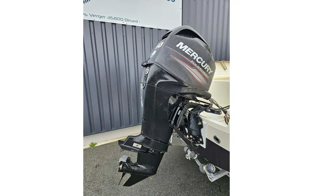 slider 1 Quicksilver 500 Pilothouse