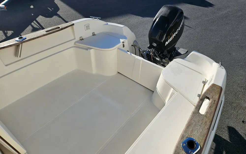 slider 1 Quicksilver 500 Pilothouse