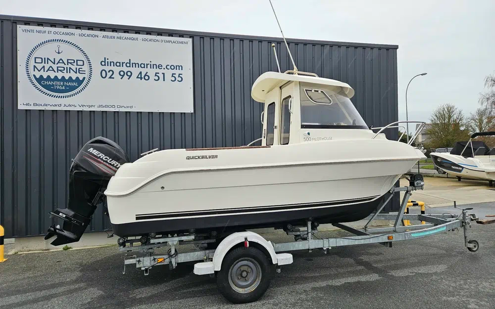 slider 0 Quicksilver 500 Pilothouse