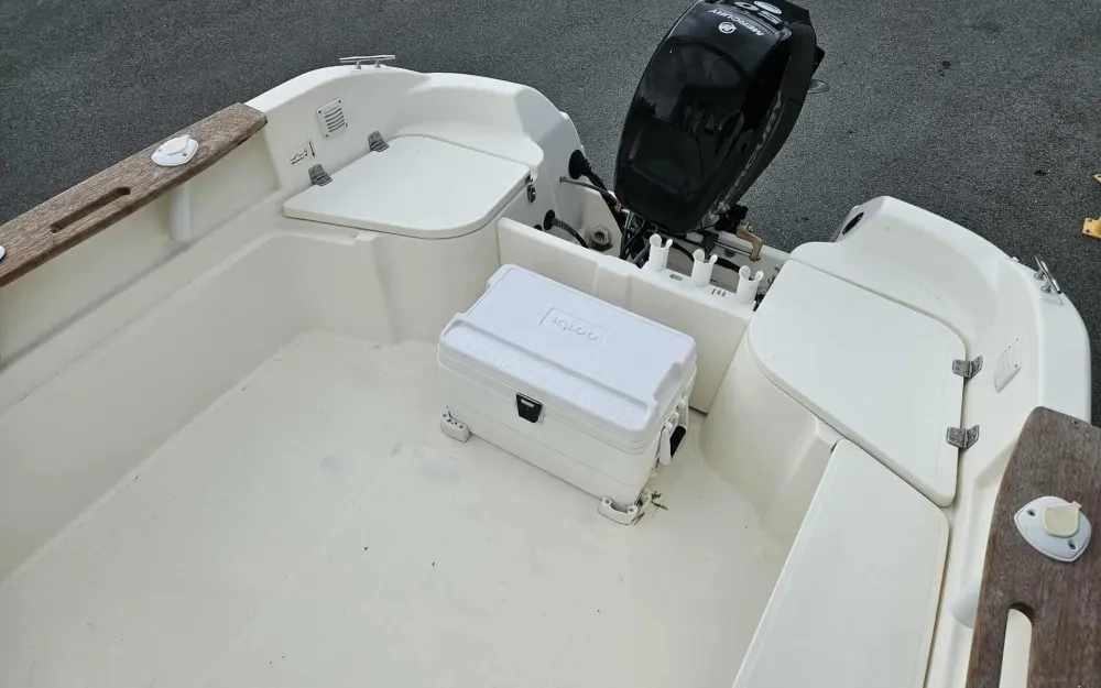 slider 2 Quicksilver  500 Pilothouse