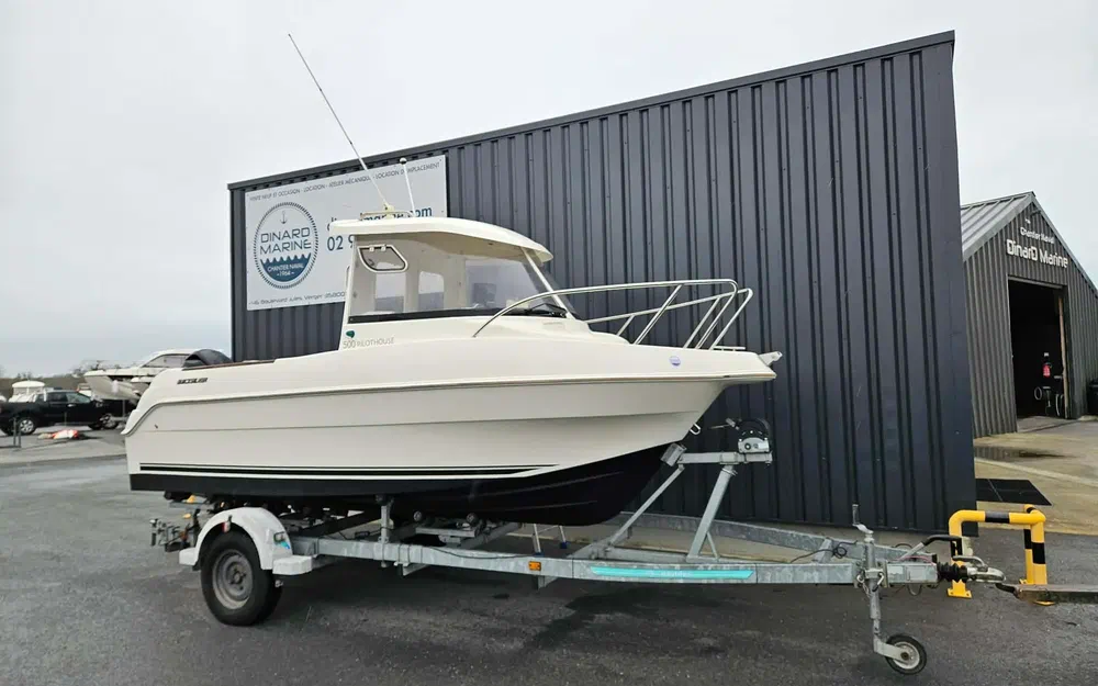 slider 3 Quicksilver 500 Pilothouse